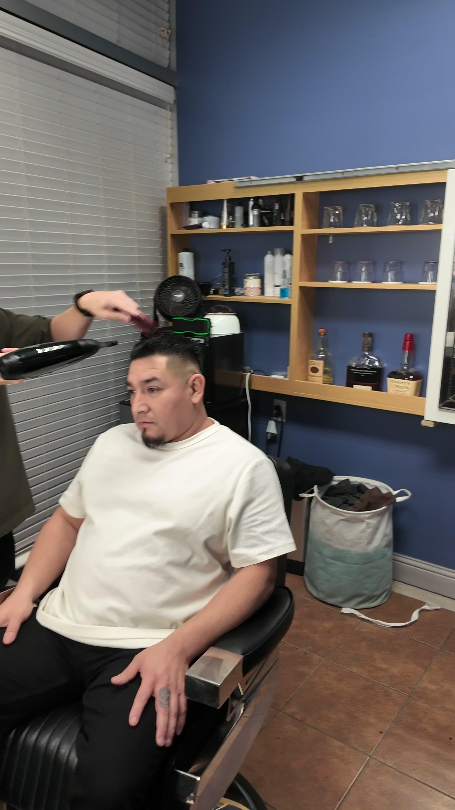 Marcus Thompson - Master Barber at Salons of Dallas